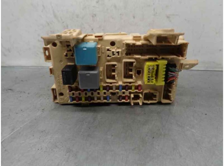 Recambio de caja reles / fusibles para toyota avensis berlina (t25) 1.8 16v cat referencia OEM IAM 82641CA010 