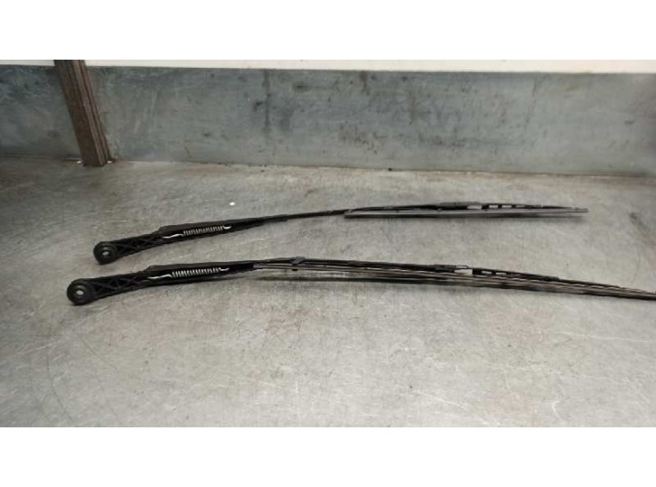 Recambio de brazo limpia delantero derecho para fiat punto berl. (176) 1.1 referencia OEM IAM   