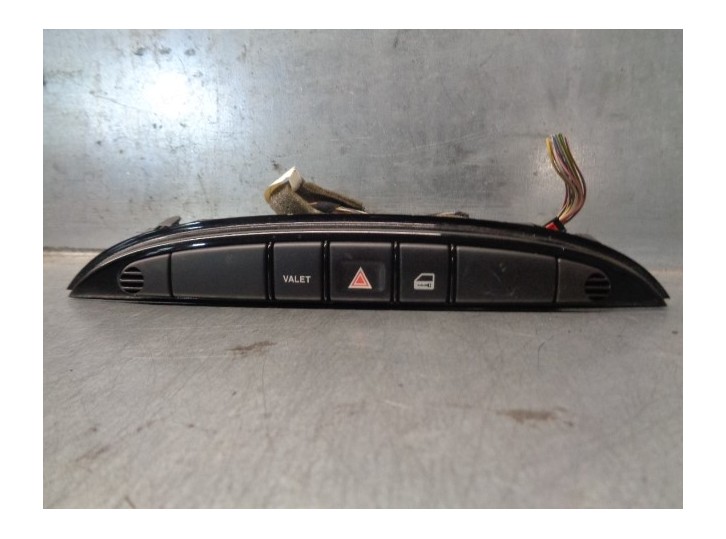 Replacement hazard warning switch for Jaguar XJ 4.2 V8 32V CAT OEM IAM reference 2W9311B650AD 