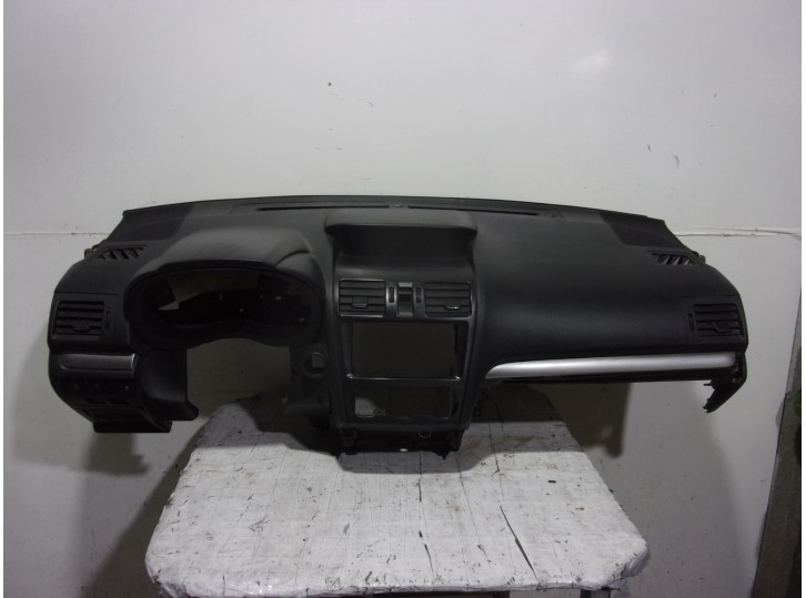 Recambio de salpicadero para subaru xv 2.0 cat referencia OEM IAM 66040FJ010 NEGRO 