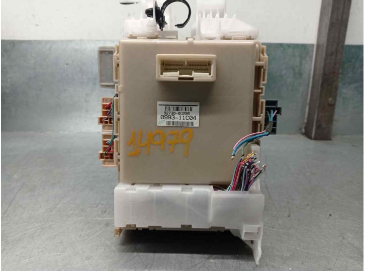 Recambio de caja reles / fusibles para toyota yaris 1.3 16v cat referencia OEM IAM 827300D290 