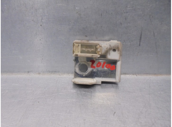 Recambio de caja reles / fusibles para subaru xv 2.0 cat referencia OEM IAM 82211AG140  