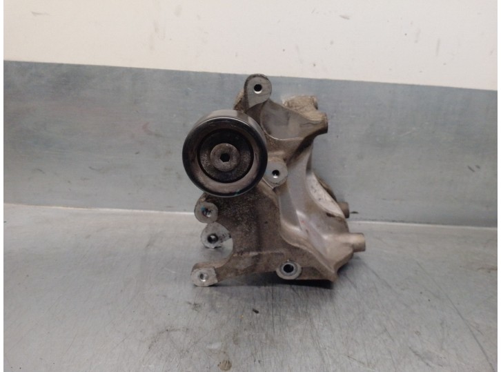 Recambio de soporte alternador para hyundai santa fe (bm) 2.2 crdi cat referencia OEM IAM 3747227000 