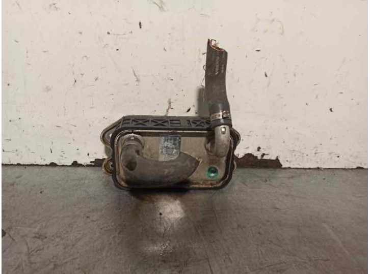 Replacement engine oil cooler for Volvo S80 sedan 2.4 CAT OEM IAM reference 31201910 BEHR