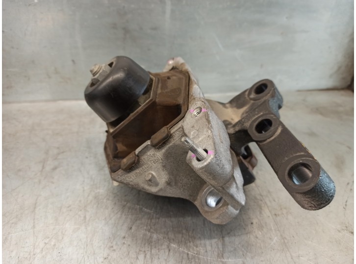 Replacement gearbox mount for Ford Mondeo lim. OEM IAM reference DG937M121DF 