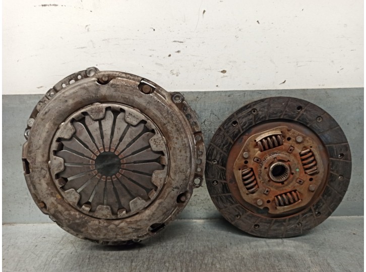 Recambio de kit embrague para seat ibiza ii (6k1) 1.4 i referencia OEM IAM 030198141BX 684711 VALEO