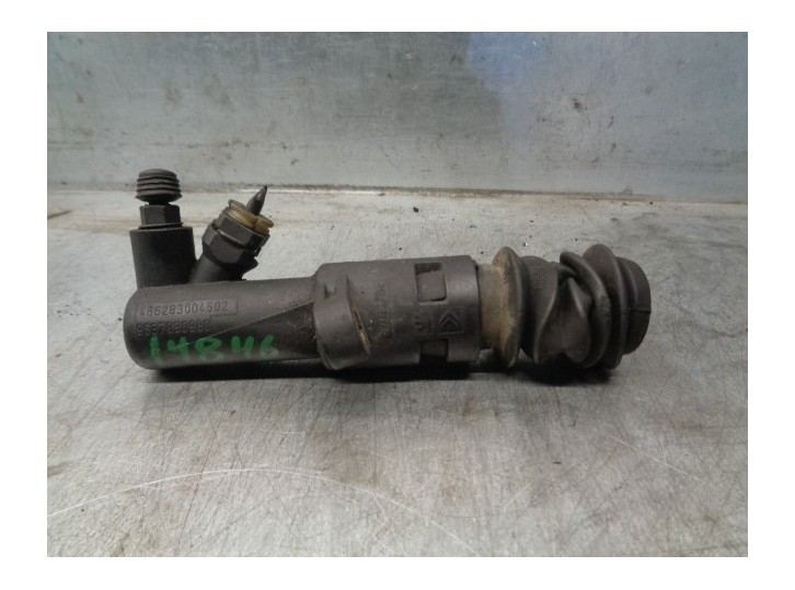 Replacement clutch slave cylinder for Volkswagen Passat Saloon (3B2) 1.9 TDI OEM IAM reference 9637030980 