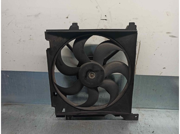Recambio de electroventilador para kia cerato 2.0 turbodiesel cat referencia OEM IAM 253802F100 