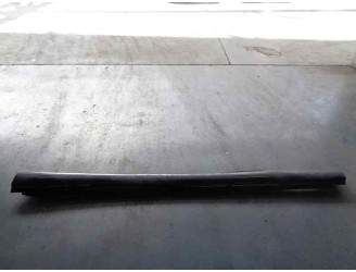 Recambio de spoiler talonera lateral izquierda para mercedes-benz clase cla (w117) cla 200 cdi (117.301) referencia OEM IAM A246