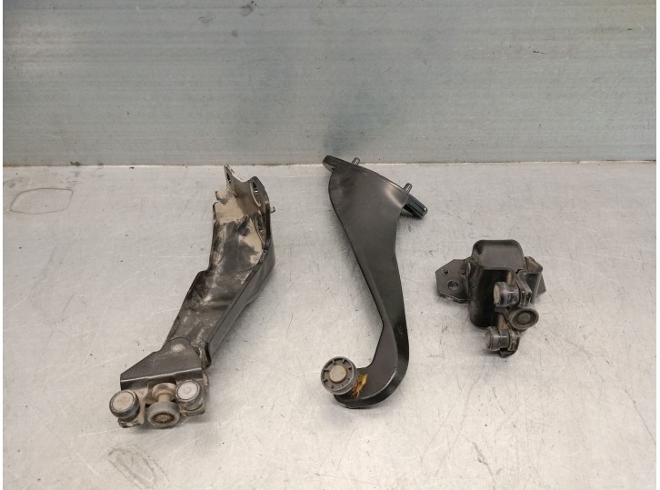 Recambio de bisagra puerta para peugeot partner kombi 1.6 16v hdi cat referencia OEM IAM 9680486780J  