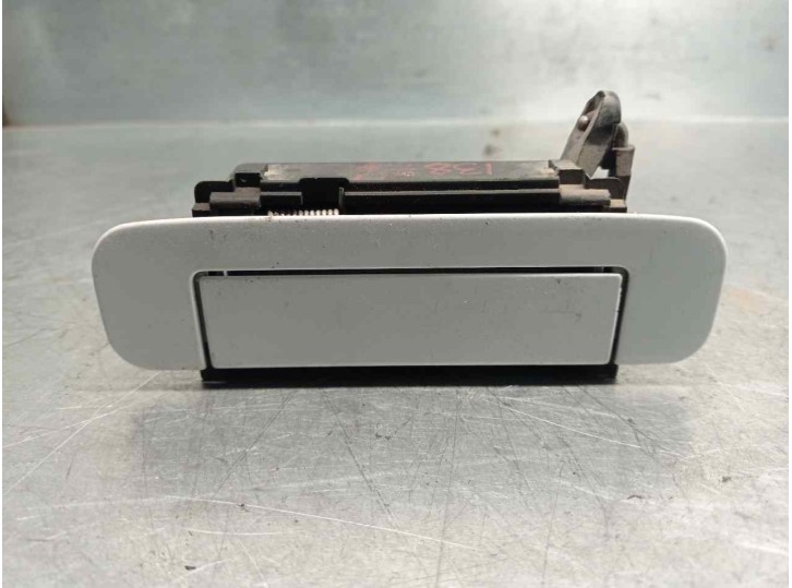 Replacement rear left exterior door handle for Audi A4 sedan (B5) 1.8 20V OEM IAM reference 4 DOORS