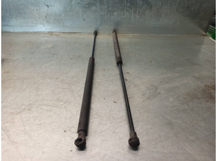 Replacement boot / tailgate struts for Citroën Xantia saloon 2.0 HDi CAT (RHY / DW10TD) OEM IAM reference 962505858