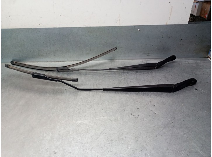 Replacement front right wiper arm for MG MG ZS SUV (AZS1) 1.5 VTi OEM IAM reference 10322679 10322679 