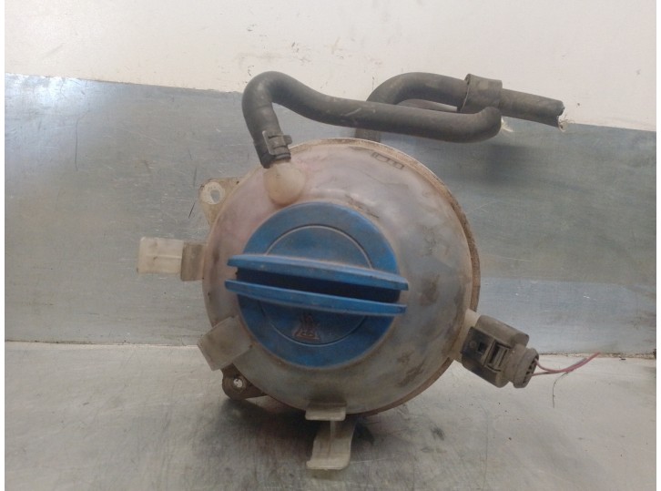 Replacement expansion tank for Volkswagen Golf V Plus (1KP) 1.9 OEM IAM reference 1K0121407A 1K0121407A 