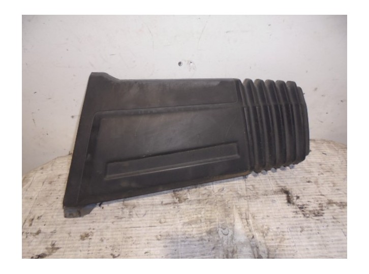 Recambio de molduras delanteras para volvo serie 740 berlina/familiar 2.3 referencia OEM IAM 1325717 NEGRA TEXTURADA 