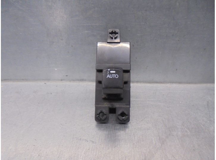 Recambio de mando elevalunas delantero derecho para hyundai ix20 1.4 crdi cat referencia OEM IAM 935751K600 