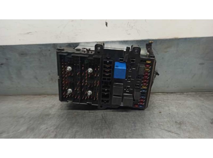 Recambio de caja reles / fusibles para chrysler voyager (gs) 2.4 cat referencia OEM IAM P04686498AE  