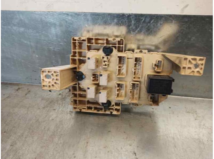 Recambio de caja reles / fusibles para suzuki swift berlina (mz) 1.3 ddis diesel cat referencia OEM IAM 3677062JC0  