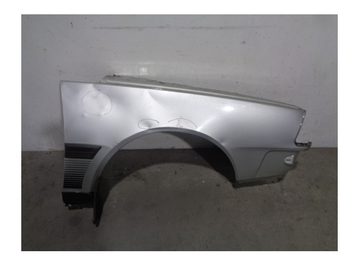 Recambio de aleta delantera derecha para renault 18 2.0 referencia OEM IAM 4541445 GRIS 