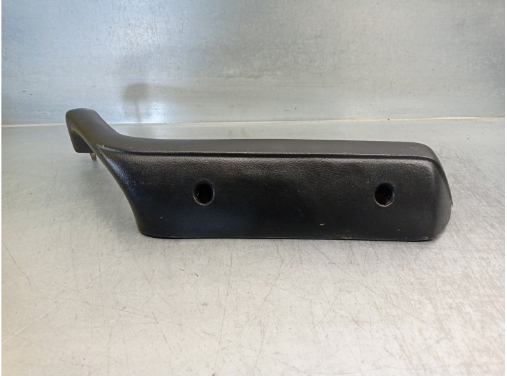 Replacement central armrest for Renault 18 2.0 OEM IAM reference 4541509 