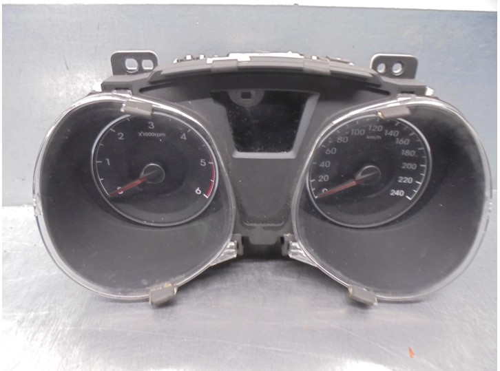 Recambio de cuadro instrumentos para hyundai ix20 1.4 crdi cat referencia OEM IAM 940231K550 940231K530 