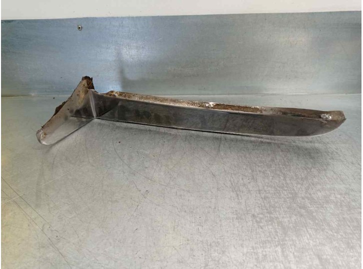 Recambio de molduras traseras para renault 18 2.0 referencia OEM IAM 4541553  CESTA 45 - CAMPA