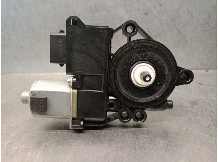 Recambio de motor elevalunas delantero derecho para kia xceed (cd) 1.6 crdi 115 referencia OEM IAM 82460J7010 82460J7010 F00S1W2