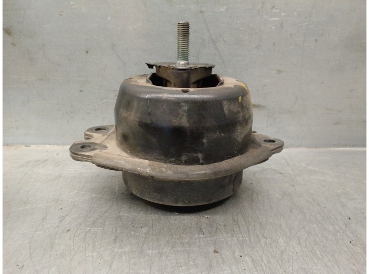 Replacement engine mount for Renault Laguna II (BG0) 1.9 dCi Diesel OEM IAM reference 8200052026 