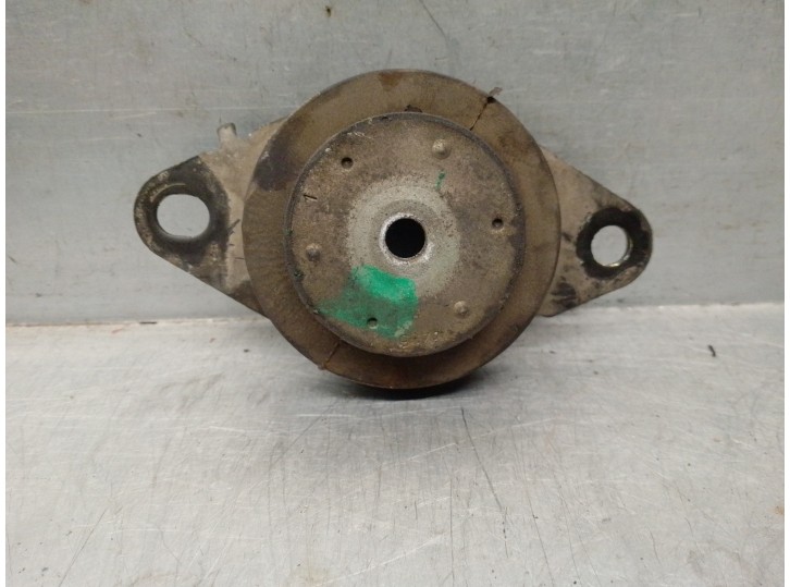 Replacement engine mount for Renault Laguna II (BG0) 1.9 dCi diesel OEM IAM reference 8200000016 