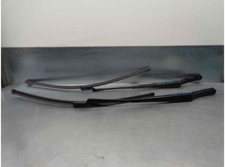 Replacement front right wiper arm for Opel Astra J GTI 1.4 Sedan P10 OEM IAM reference 