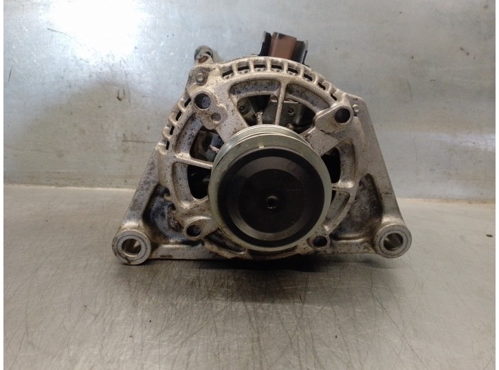 Replacement alternator for Opel Corsa E 1.4 OEM IAM reference 13585664 MS1042113590 DENSO