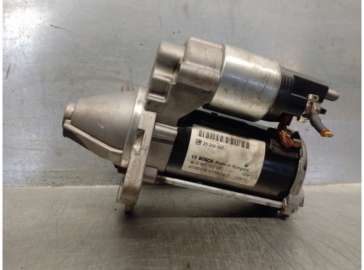 Replacement starter motor for Opel Corsa E 1.4 OEM IAM reference 25200067 0001192087 BOSCH