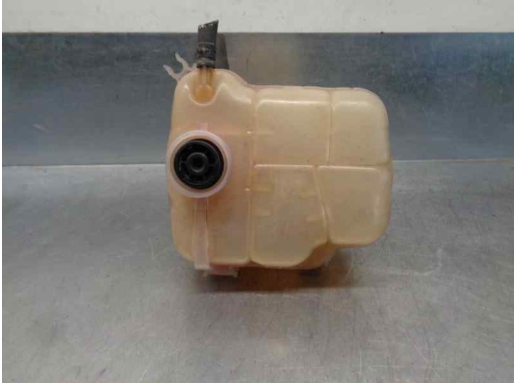 Recambio de deposito expansion para opel astra j gti 1.4 sedan p10 referencia OEM IAM 13393368  