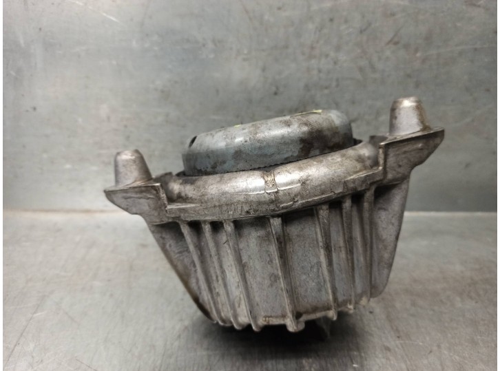 Replacement left engine mount for Mercedes-Benz E-Class (W212) saloon 2.1 CDI cat OEM IAM reference A2122406317 