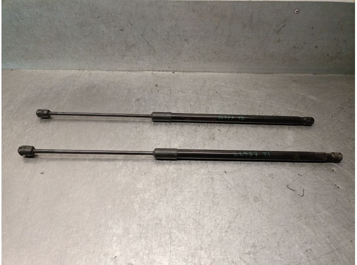 Replacement trunk / tailgate struts for Kia XCeed (CD) 1.6 CRDi 115 OEM IAM reference 81770J7800 81780J7800 