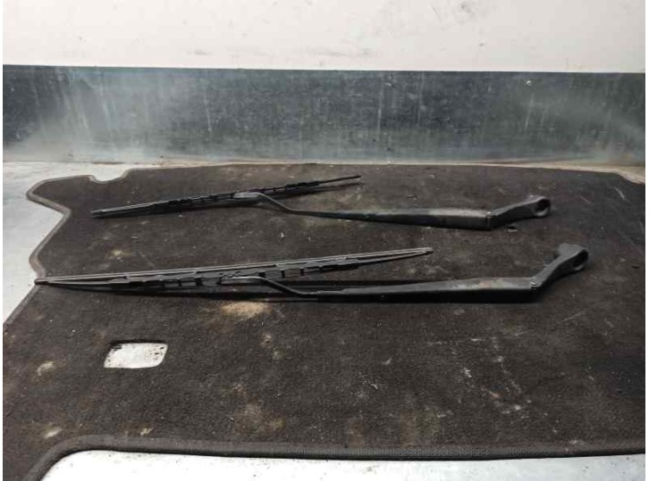 Recambio de brazo limpia delantero derecho para ssangyong actyon sports 2.0 td cat referencia OEM IAM   