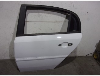 Recambio de puerta trasera izquierda para opel vectra c berlina 1.9 cdti cat (z 19 dtl) referencia OEM IAM 124062 BLANCA 5 PUERT