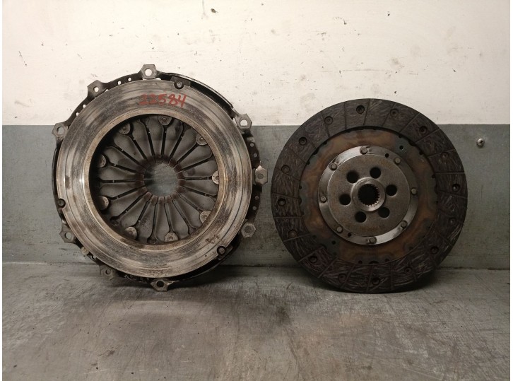 Recambio de kit embrague para volvo s40 ii (544) 2.0 d referencia OEM IAM 31367790 31367790 702597 VALEO