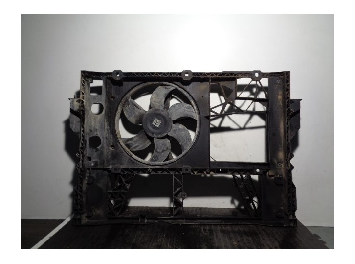Recambio de electroventilador para renault master desde ´98 2.2 diesel referencia OEM IAM 8200023041 864211WE VALEO