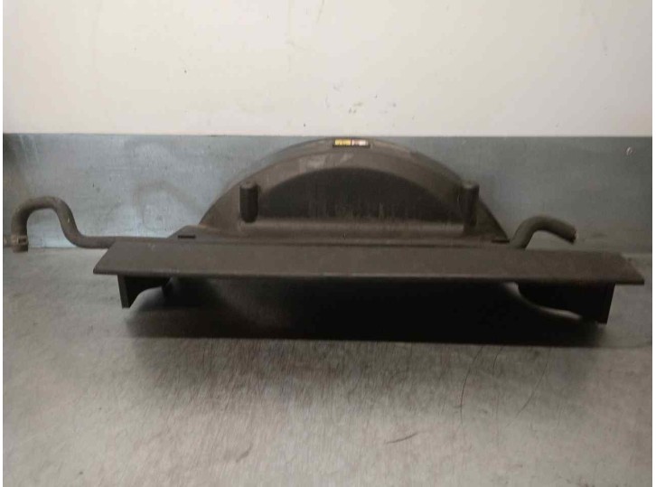 Recambio de calandra delantera de radiador para land rover discovery 2.7 td v6 cat referencia OEM IAM PGK500082 