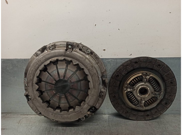 Recambio de kit embrague para toyota yaris 1.3 16v cat referencia OEM IAM 3121052130 