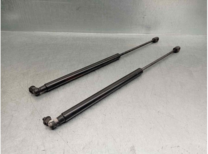 Replacement trunk / tailgate struts for Hyundai Getz (TB) 1.5 CRDi CAT OEM IAM reference 817701C000 