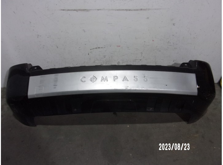 Recambio de paragolpes trasero para jeep compass 2.0 crd cat referencia OEM IAM ZY71TZZAA NEGRO 5 PUERTAS