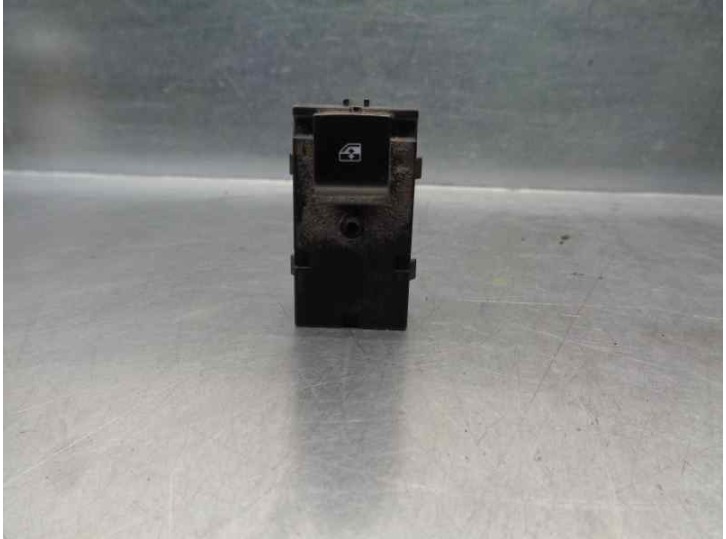 Recambio de mando elevalunas trasero derecho para opel astra j gti 1.4 sedan p10 referencia OEM IAM 13301888 