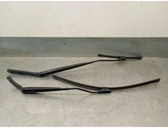 Recambio de brazo limpia delantero derecho para renault clio iv grandtour (kh_) 1.5 dci 90 (khn3, khn4) referencia OEM IAM 28886