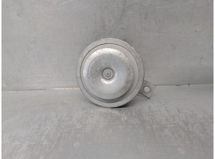 Recambio de claxon para porsche boxster (typ 986) 2.5 cat referencia OEM IAM 99663711702  