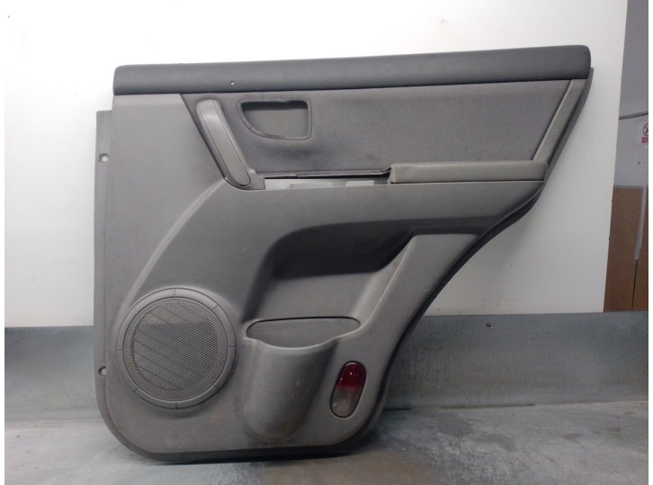 Recambio de guarnecido puerta trasera derecha para kia sorento 2.5 crdi cat referencia OEM IAM 833023E011 