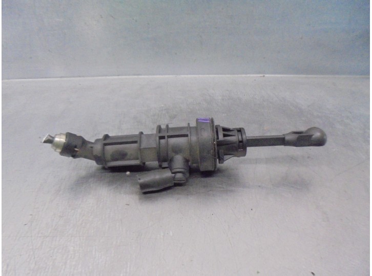 Recambio de bomba embrague para mitsubishi lancer berlina (cy0) 2.0 di-d cat referencia OEM IAM 2345A025  