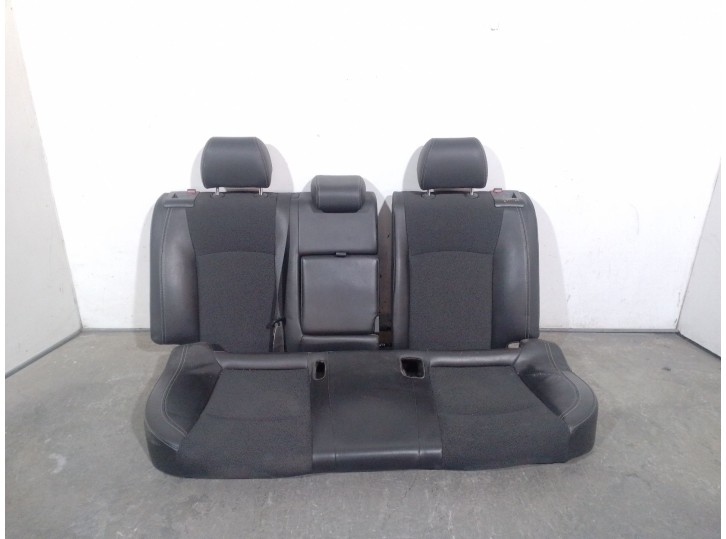 Recambio de asientos traseros para chevrolet cruze hatchback 2.0 diesel cat referencia OEM IAM 13353801 13353801 