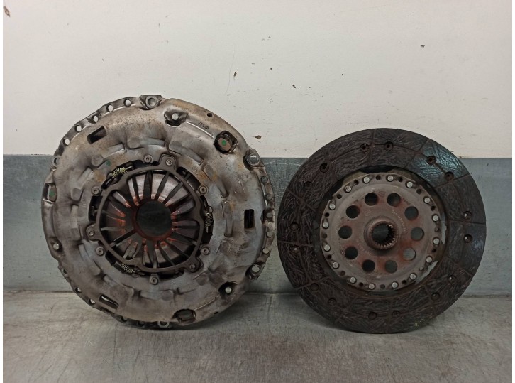 Recambio de kit embrague para opel vectra c berlina 1.9 cdti referencia OEM IAM 5666012 124035110 LUK